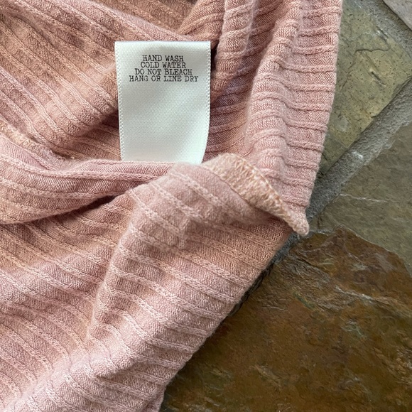 gimmicks by BKE Tops Gimmicks Pieced Crochet Peplum Top Medium